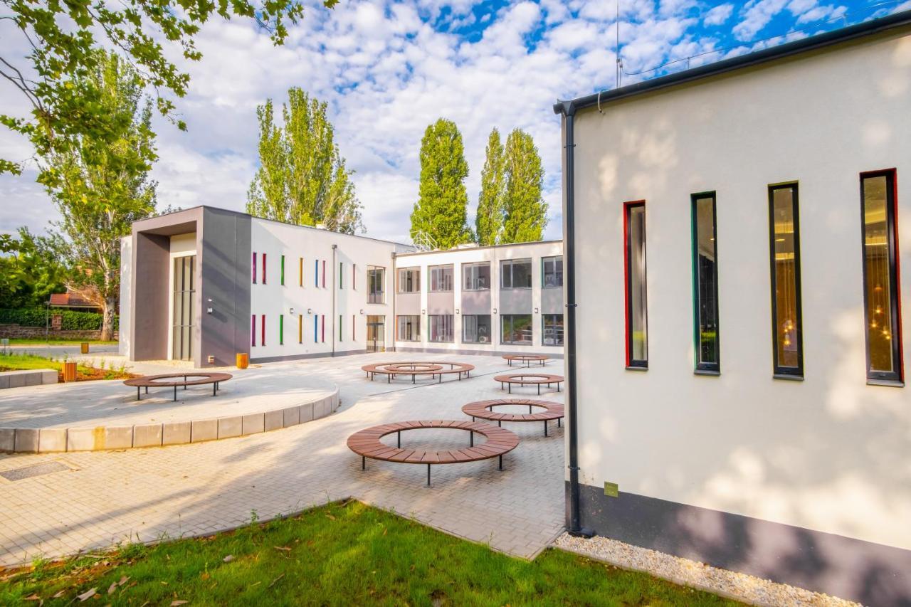 Bed and Breakfast Ciszterci Rendezvenykoezpont Balatonalmádi Zewnętrze zdjęcie